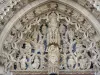 São Riquier - Fachada da igreja da abadia de Saint-Riquier de estilo gótico flamboyant: tímpano esculpido do portal central