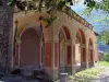 Saorge - Saorge Klooster (voormalige Franciscaner klooster): voorportaal van de kerk van Onze Lieve Vrouw van Wonderen