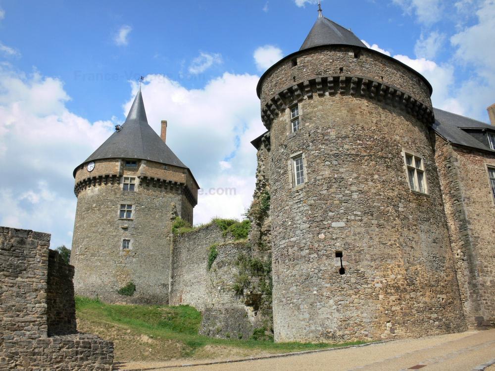 Guide de la Sarthe - Sillé-le-Guillaume - Château de Sillé-le-Guillaume ; dans le Parc Naturel Régional Normandie-Maine