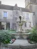 Saulieu - Fuente de Saint-Andoche, galería Pompon (tienda del museo François Pompon) y basílica de Saint-Andoche