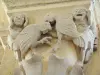 Saulieu - Interior de la basílica de Saint-Andoche: capital de las peleas de gallos