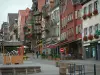 Saverne - Grand'Rue met fonteinen en oude huizen