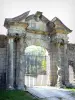 Schloss Boulogne - Renaissanceportal, Schlosseingang, mit seinen gewundenen Säulen