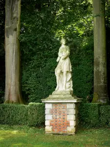 Schloss von Courances - Standbild im Schlosspark