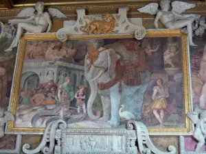 Schloß von Fontainebleau - Im Palast von Fontainebleau: grosse Wohnungen: Galerie Franz I.: Elefanten Freske