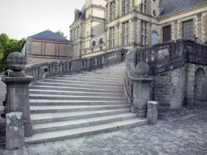 Schloß von Fontainebleau - Hufeisenförmige Treppe des Hofes Cheval Blanc (Abschiedshof)