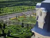 Schloß und Gärten von Villandry - Teil des Schlosses mit Blick auf die Gärten (Ziergarten und Gemüsegarten)