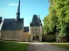 Schloß La Verrerie - Eingang des Schlosses Renaissance mit Kapelle