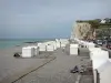 Seas-les-Bains - Cabanas de praia, seixos, falésias, mar (canal), esplanada (promenade) e moradias da estância balnear