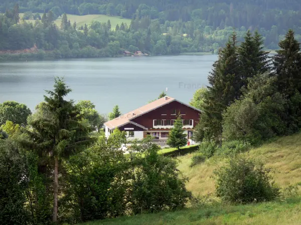 Der See Saint-Point - Führer für Tourismus, Urlaub & Wochenende im Doubs