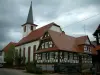 Seebach - Maison blanche à colombages et église du village
