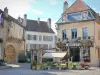 Semur-en-Auxois - Porte Guillier en huizen van de middeleeuwse stad