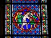 Semur-en-Auxois - Binnen in de collegiale kerk Onze-Lieve-Vrouw: glas-in-loodraam