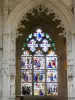 Semur-en-Auxois - Intérieur de la collégiale Notre-Dame : vitrail