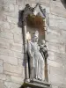 Semur-en-Auxois - 装饰圣母大学教堂正面的雕塑