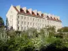 Sens - Giardino dell'Orangerie e facciata del collegio Montpezat
