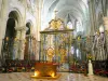 Sens - Binnen in de kathedraal Saint-Étienne: koor met zijn smeedijzeren poort