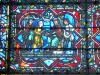 Sens - Binnen in de kathedraal Saint-Étienne: glas-in-loodraam