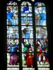 Sens - Binnen in de kathedraal Saint-Étienne: glas-in-loodraam