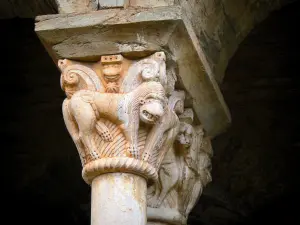 Serrabone priory - Sainte-Marie de Serrabona priory: carved capital