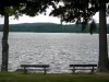 Settons湖 - 可欣赏人工湖景色的长椅;在Morvan地区自然公园