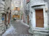 Sévérac-le-Château - Ruelle pavée bordée de maisons en pierre