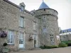 Sille-ле-Гийом - Башня и фасад замка
