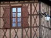 Simorre - Fachada de una casa de madera