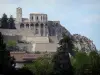 Sisteron - Citadel zich op een rots met haar te houden, de kapel van Onze Lieve Vrouw van het Kasteel en de vestingwerken