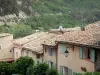 Sisteron - Casas e árvores