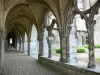 Soissons - Antiga Abadia Saint-Jean-des-Vignes: galeria do claustro