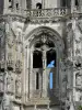 Soissons - Antiga Abadia de Saint-Jean-des-Vignes: detalhes esculpidos de uma das duas torres da igreja da abadia