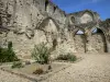 Soissons - Garten am Fuss der Überreste der ehemaligen Abtei Saint-Jean-des-Vignes