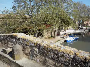 Le Somail - Bridge over the Canal du Midi, moored boats, plane trees and houses in the hamlet