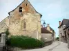 St. Robert - Capela de Verneuil e casas da rua velha