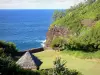 Sud sauvage - Kiosque aux abords du piton de Grande Anse, sur la commune de Petite-Île, avec vue sur l'océan Indien