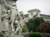 Tarbes - Sculptures du monument Danton (statue de Danton) sur la place Jean Jaurès