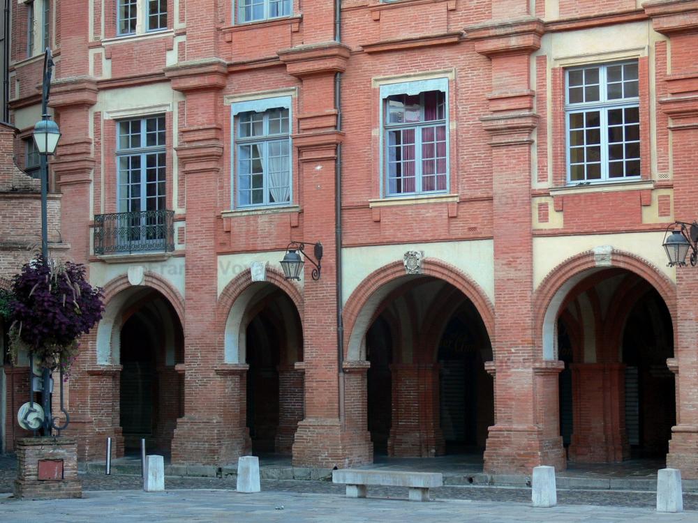 Guide du Tarn-et-Garonne - Montauban - Arcades de la place Nationale