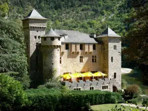 Tarn gorges - Château de la Caze (hotel establishment) on the banks of River Tarn; in the town of Sainte-Enimie, in the Cévennes National Park