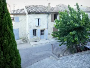 Taulignan - Facades of stone houses