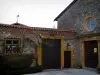 Ternand - Casa e chiesa in pietra del villaggio, nella Terra di Golden Stone (Beaujolais)