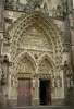 Thann - Collégiale Saint-Thiébaut (église gothique) : grand portail avec trois tympans et sculptures