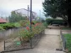 Thiers - Jardim de flores ao lado da igreja Saint-Genès
