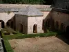 Thoronet修道院 - 普罗旺斯罗马风格的修道院修道院：修道院和六角亭的景色