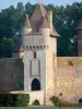 Thoury城堡 - 桥梁和城堡入口城堡;位于Besbre Valley（Besbre Valley）的Saint-Pourçain-sur-Besbre镇