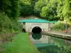 Touage souterrain de Riqueval - Entrée du grand souterrain de Riqueval et canal de Saint-Quentin ; sur la commune de Bellicourt