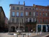 Toulouse - Fontaine, maisons et boutiques de la place Saint-Étienne