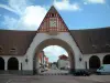 Le Touquet-Paris-Plage - Arc du marché couvert et nuages dans le ciel