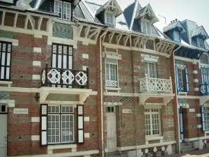 Le Touquet-Paris-Plage - Casas de ladrillo con balcones de madera