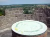 Tour de Masseret - Table d'orientation au sommet de la tour de Masseret avec vue sur le paysage alentour
